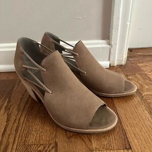 Eileen Fisher Tan Ankle Booties with Modern Design